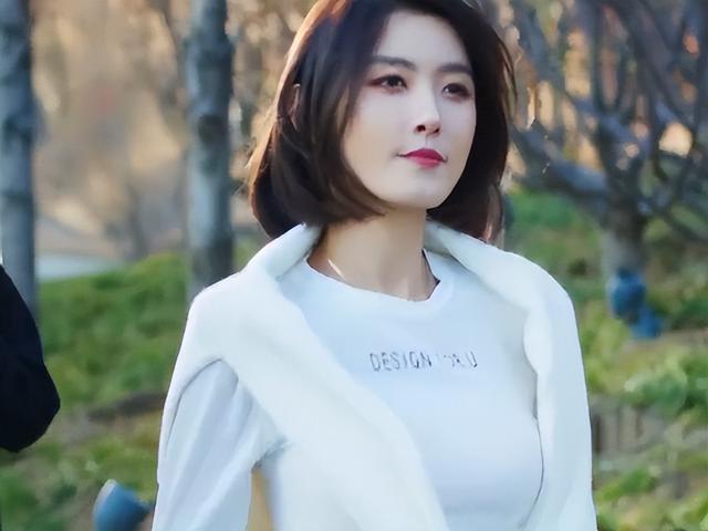 镜子在跑步女孩抖音叫什么,抖音一个跑步的美女?