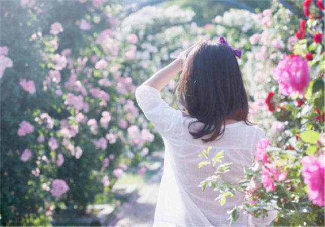女人拼命挣钱的图片 励志,女人拼命挣钱的图片 励志图?