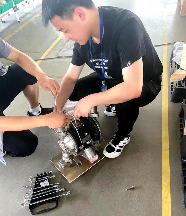 做业务员怎样与客户沟通技巧和在工地,做业务员怎样与客户沟通技巧和在工地工作?