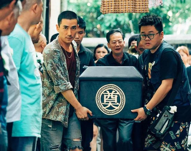 抖音天堂之门图片音乐怎么弄,抖音歌曲天堂?