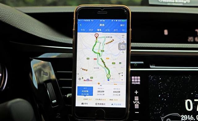 机场大屏幕实时查询的软件有哪些(机场大屏幕实时查询app)