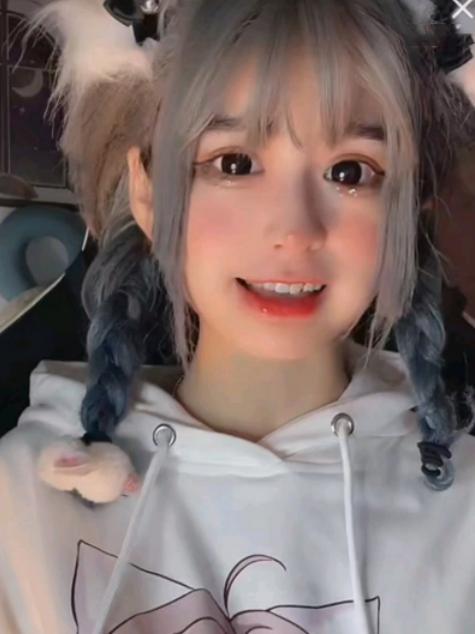 快手安妮几几年的,快手安妮多高多重?