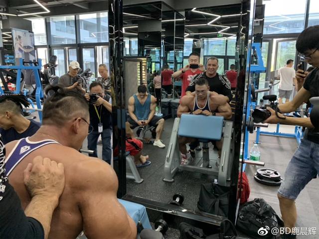 淘宝服装模特兼职男,淘宝服装模特兼职有坑吗?